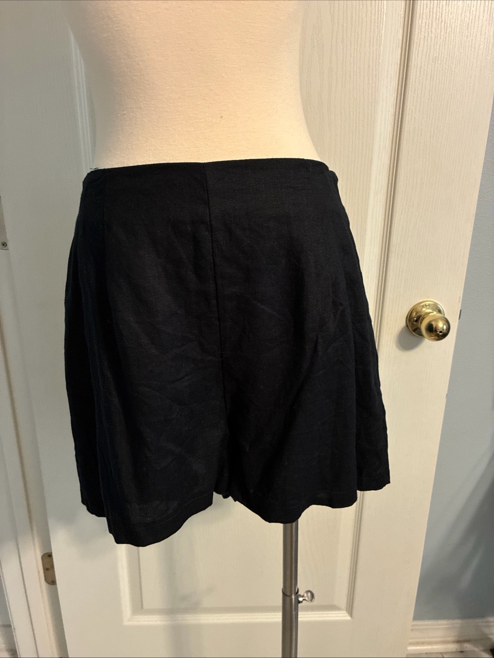 Dissh Black Linen Side Zip Shorts US 8